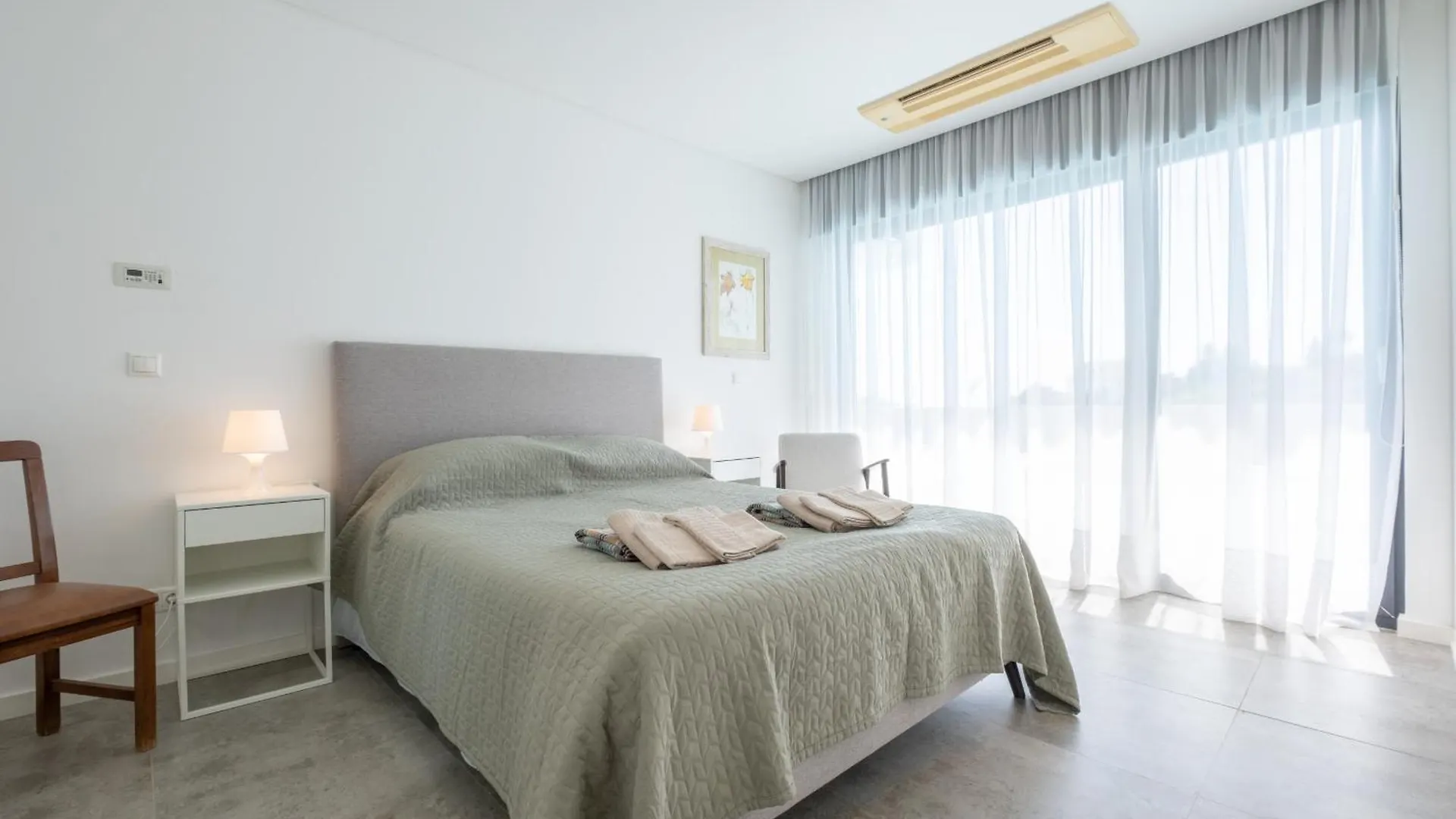 Bela Vista Da Luz 17 By Destination Algarve Villa